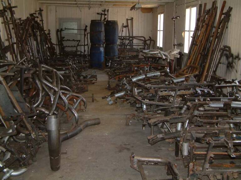 2007, přípravky rámů před likvidací