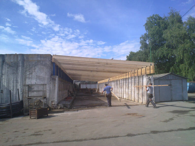 2011, zastřešení skladu hutního materiálu, Želechovice nad Dřevnicí